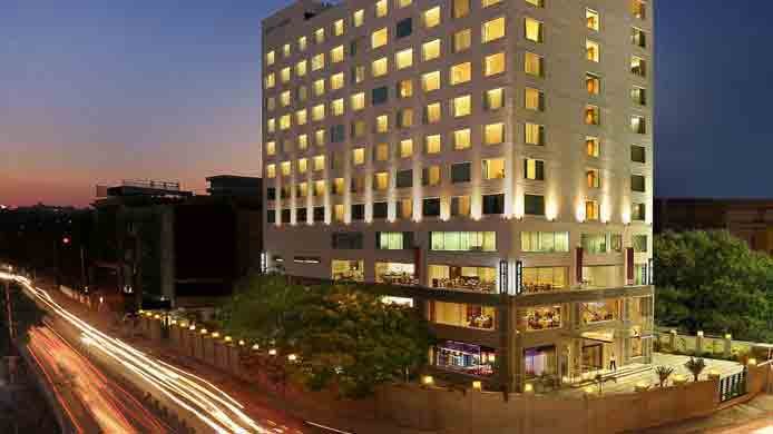 Exterrior Hotel Hotel Massager Girls